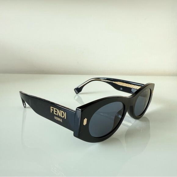 NWT!!! Fendi Sunglasses FE40125 01V Authentic Retail 380$ - Picture 2 of 8